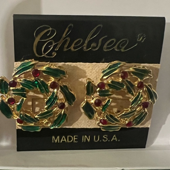 Chelsea Wreath Holiday Earrings NEW! - Picture 2 of 4